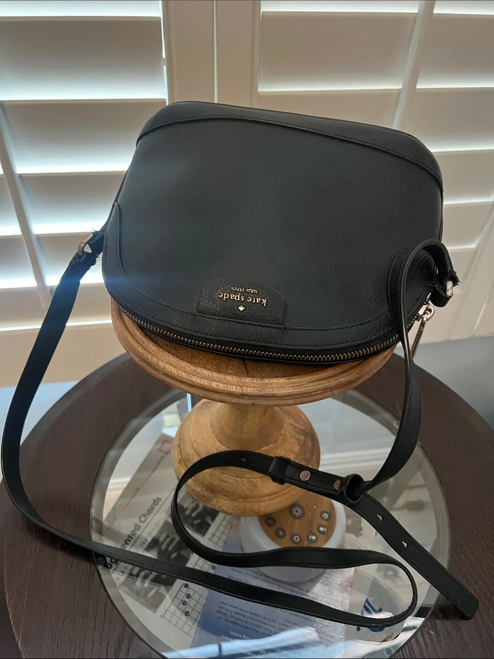 ♠️ Kate Spade, Black Pebbled Leather Dome Crossbody, EUC - Picture 5 of 10